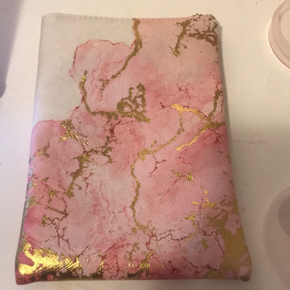 Pencil case - Picture 1 of 2